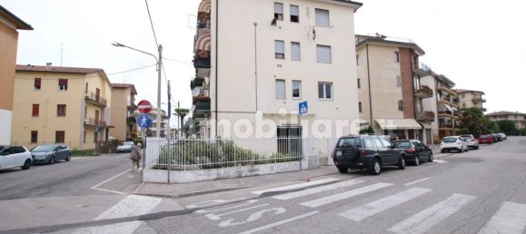 2 rooms Commercial property in Vicenza, Italy No. 62486 2