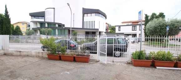 2 rooms Commercial property in Vicenza, Italy No. 62486 12