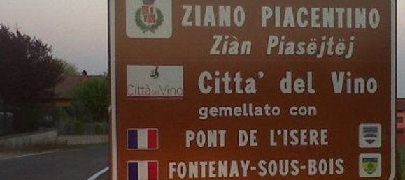 Дом с 3 спальнями в Дзиано Пьячентино, Италия № 334857 3