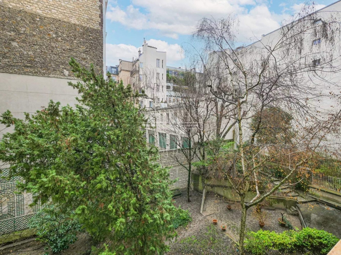 2 bedrooms Apartment in Paris, France No. 164223