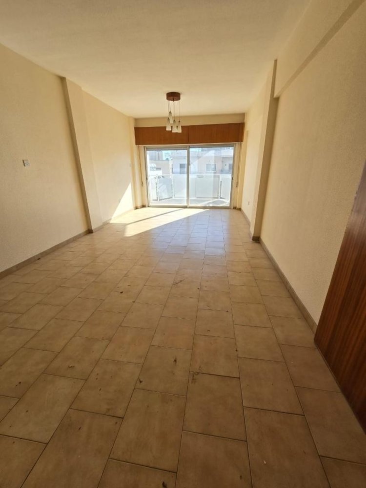 3 bedrooms Apartment in Limassol, Cyprus No. 33408