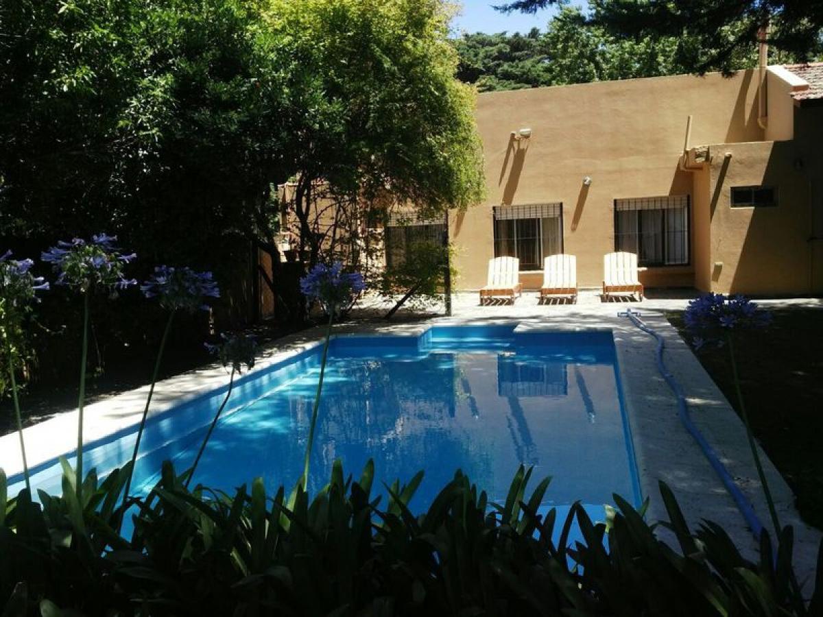 3 bedrooms House in Mar del Plata, Argentina No. 74007