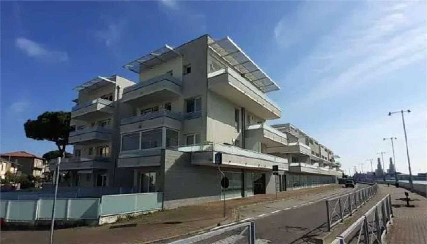 Propriété commerciale à Ravenna, Italy 58m² No. 363122