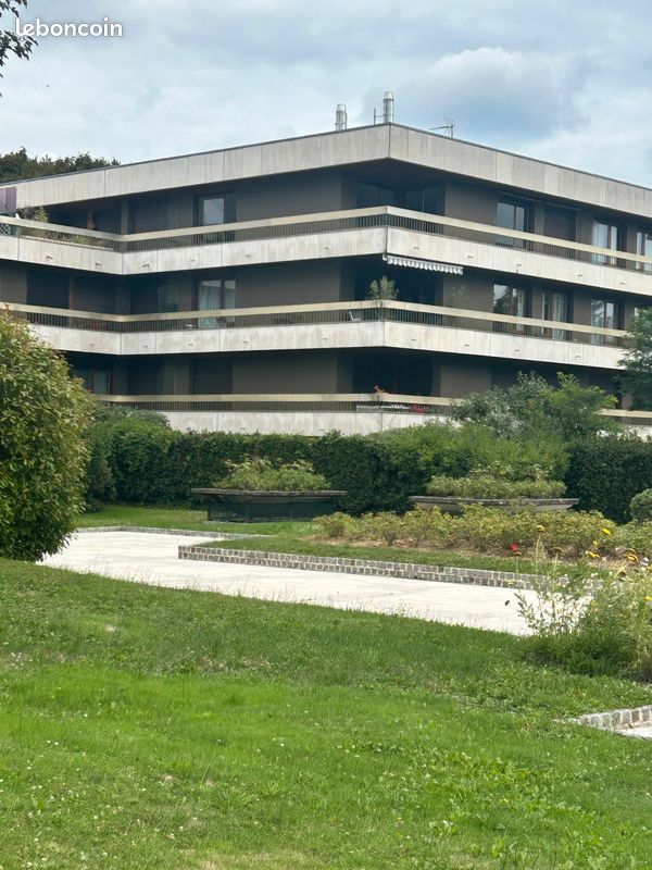 1 غرف نوم شقة في Noisy-le-Roi, France رقم 297333