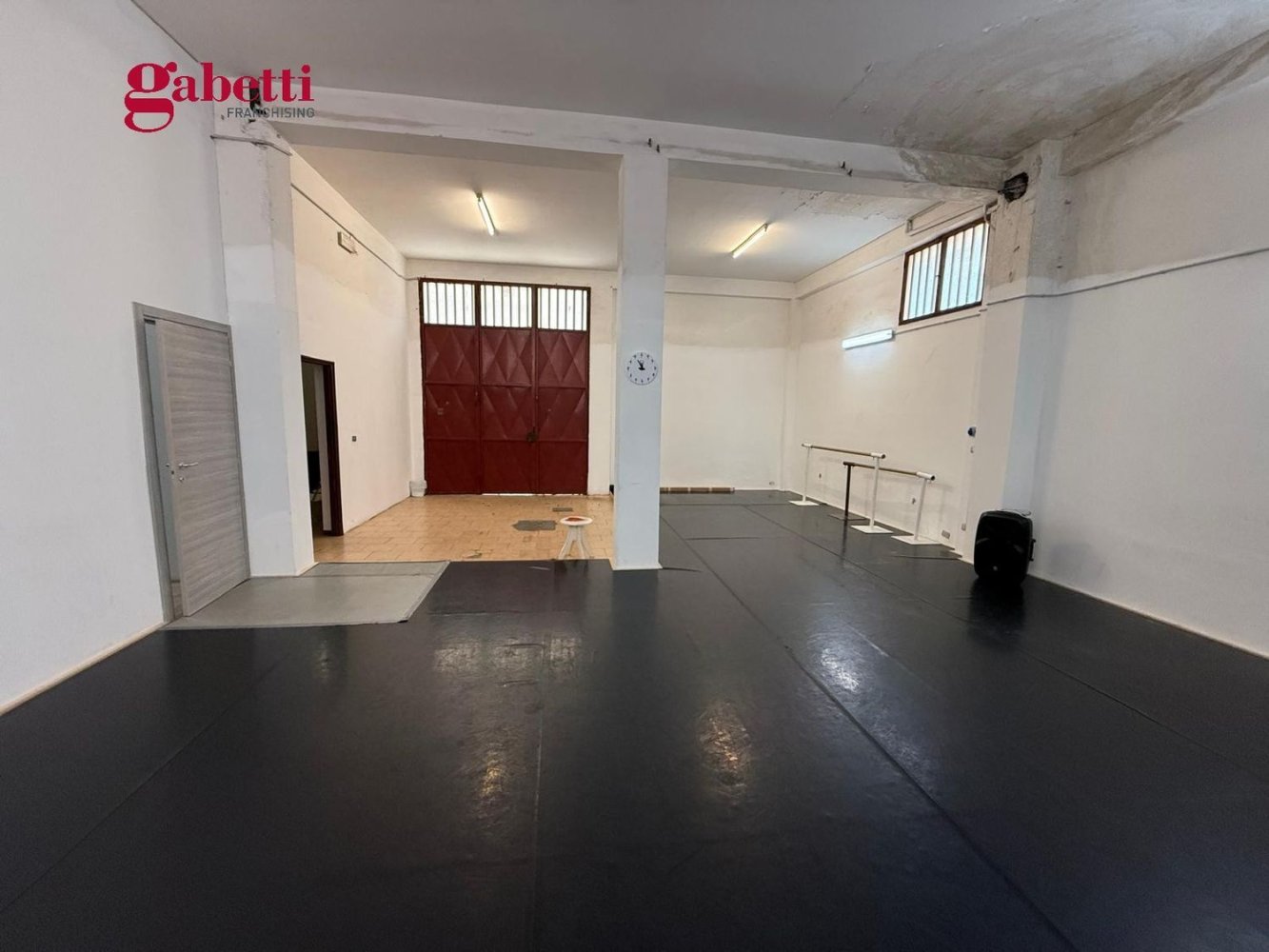  عقار تجاري في Misterbianco, Italy 287متر مربع رقم 380216