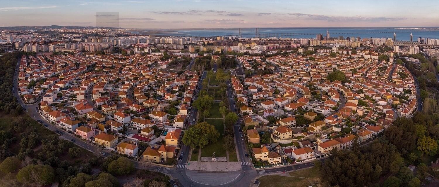 1864m² Building in Tomar, Portugal No. 229137