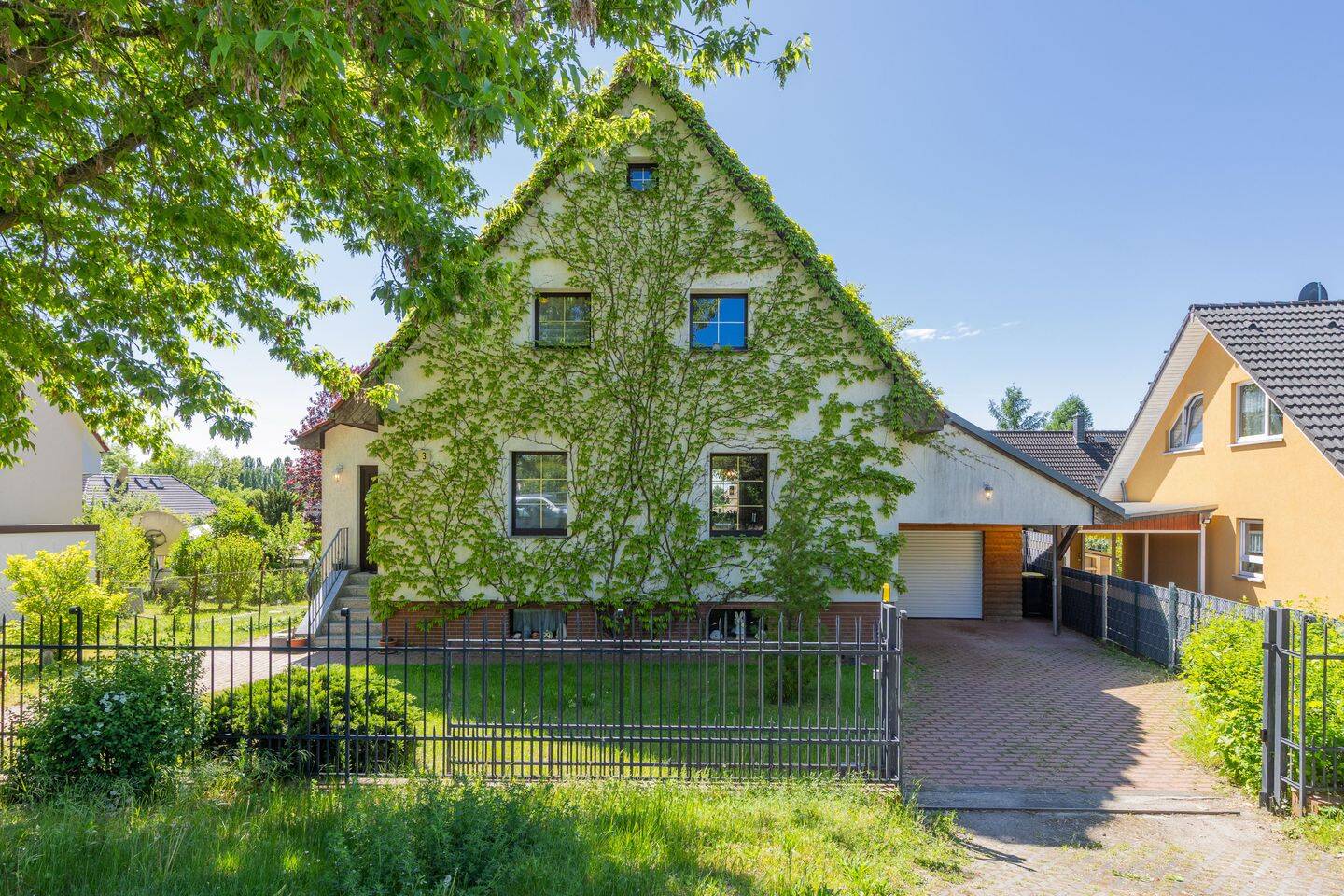 Casa de 3 dormitorios en Kaulsdorf, Germany No. 229126