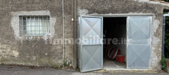 1-salle Garage à Capodimonte, Italy No. 263046 12