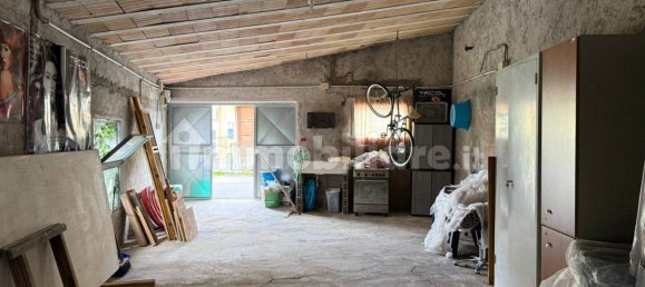 1-salle Garage à Capodimonte, Italy No. 263046 3