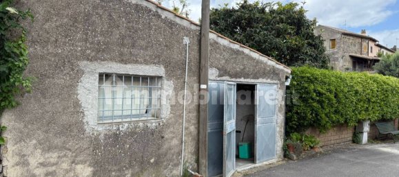 1-salle Garage à Capodimonte, Italy No. 263046 8