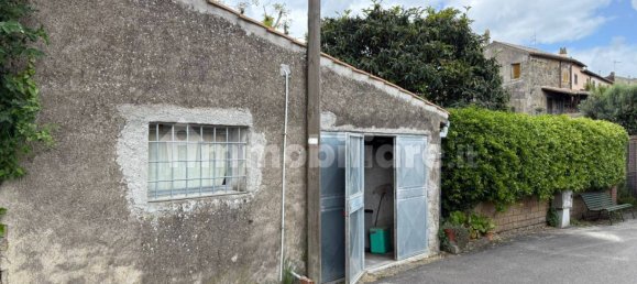 1-salle Garage à Capodimonte, Italy No. 263046 11