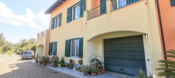 3 bedrooms Villa in Campomorone, Italy No. 297982 2