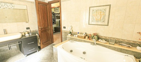 3 bedrooms Villa in Campomorone, Italy No. 297982 16