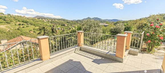 3 bedrooms Villa in Campomorone, Italy No. 297982 9