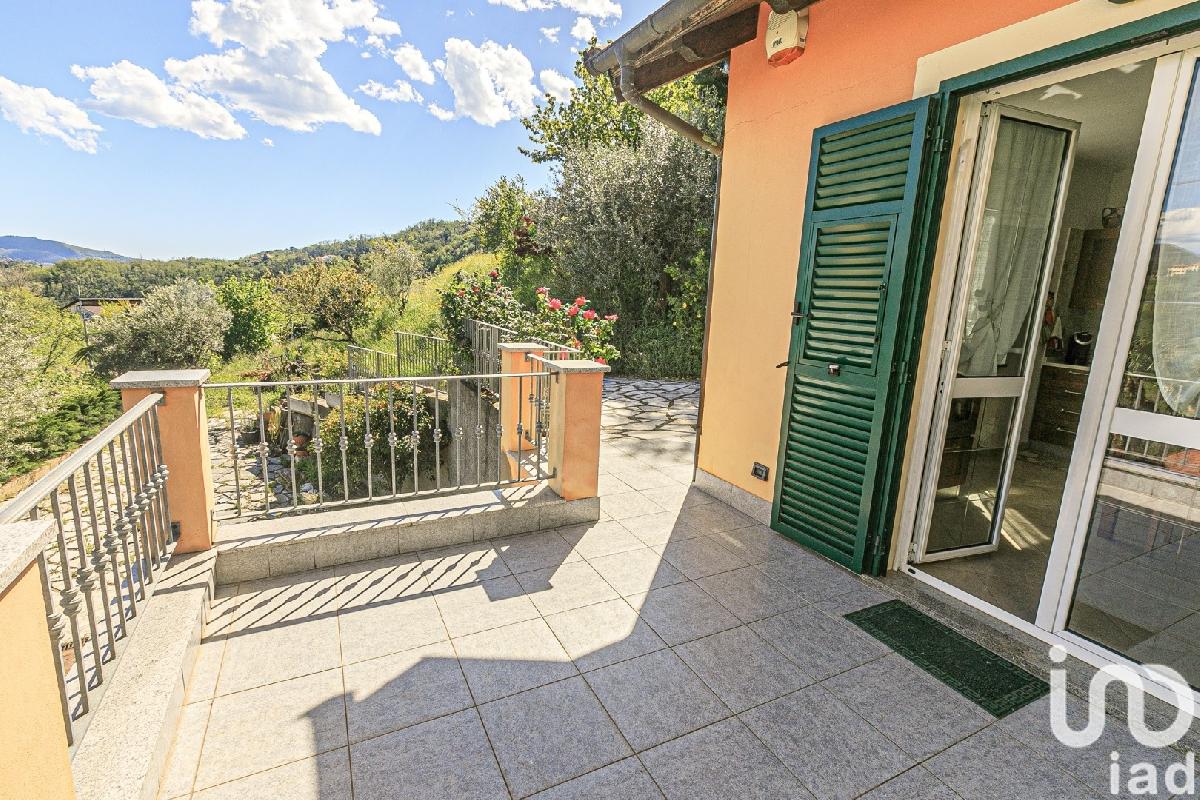 3 bedrooms Villa in Campomorone, Italy No. 297982