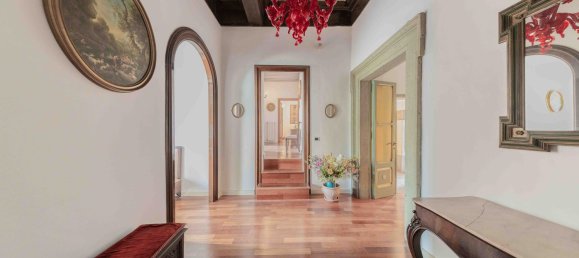 5 bedrooms Apartment in Rome, Italy No. 377939 12