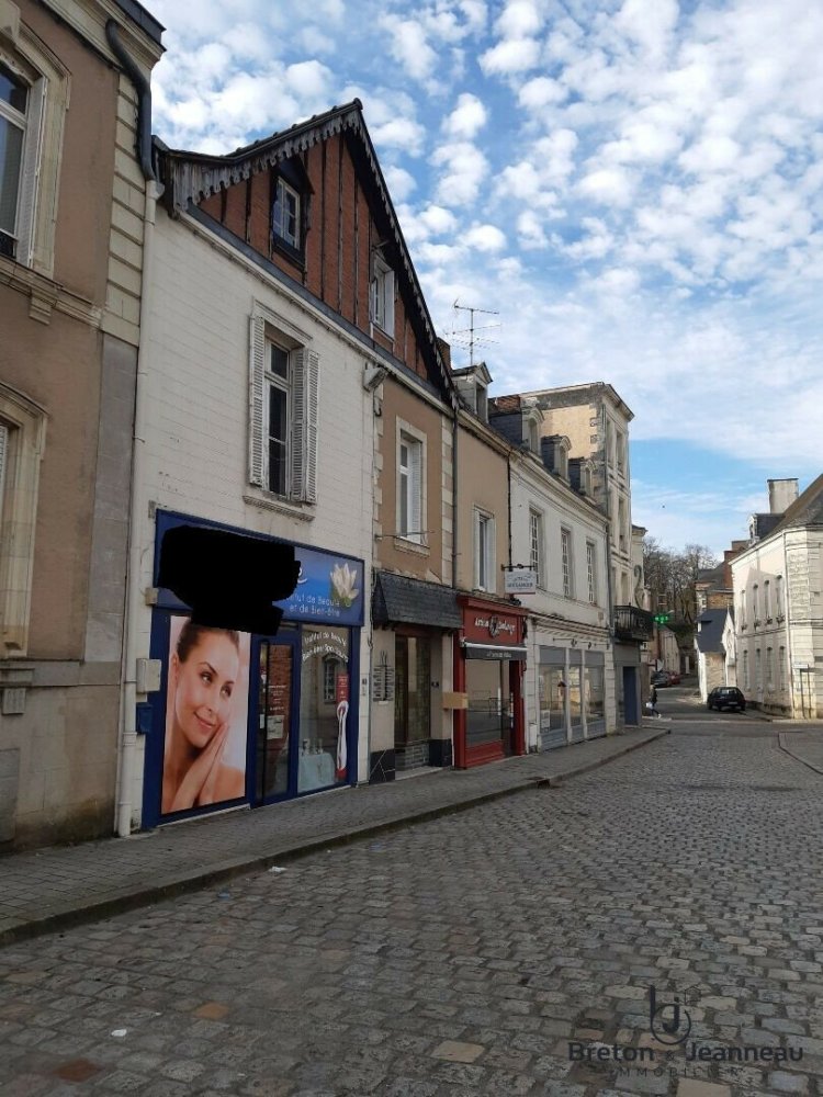 160m² Building in Mayenne, France No. 357618