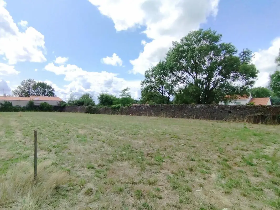 356m² Land in Saint-Julien-de-Concelles, France No. 346224