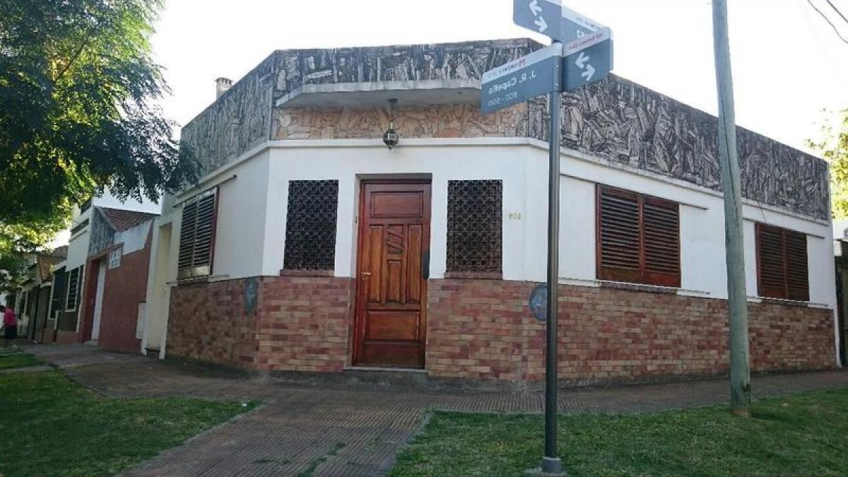 2 bedrooms House in Moron, Argentina No. 4323