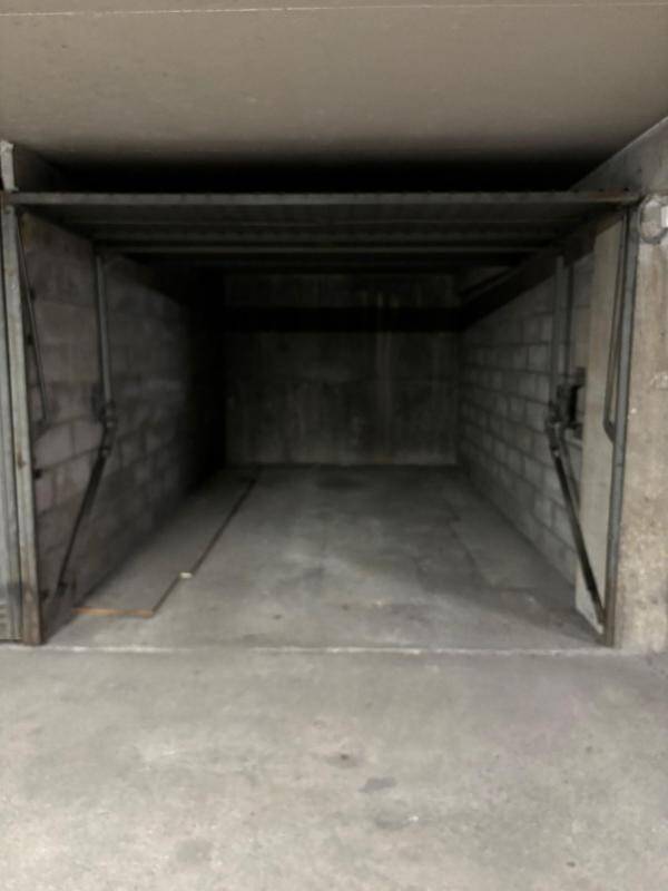 Garage à Paris, France 13m² No. 142317