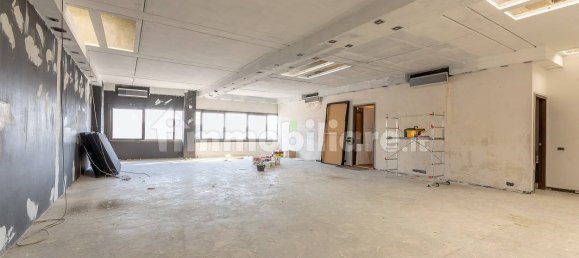 5 rooms Warehouse in Campi Bisenzio, Italy No. 9835 21