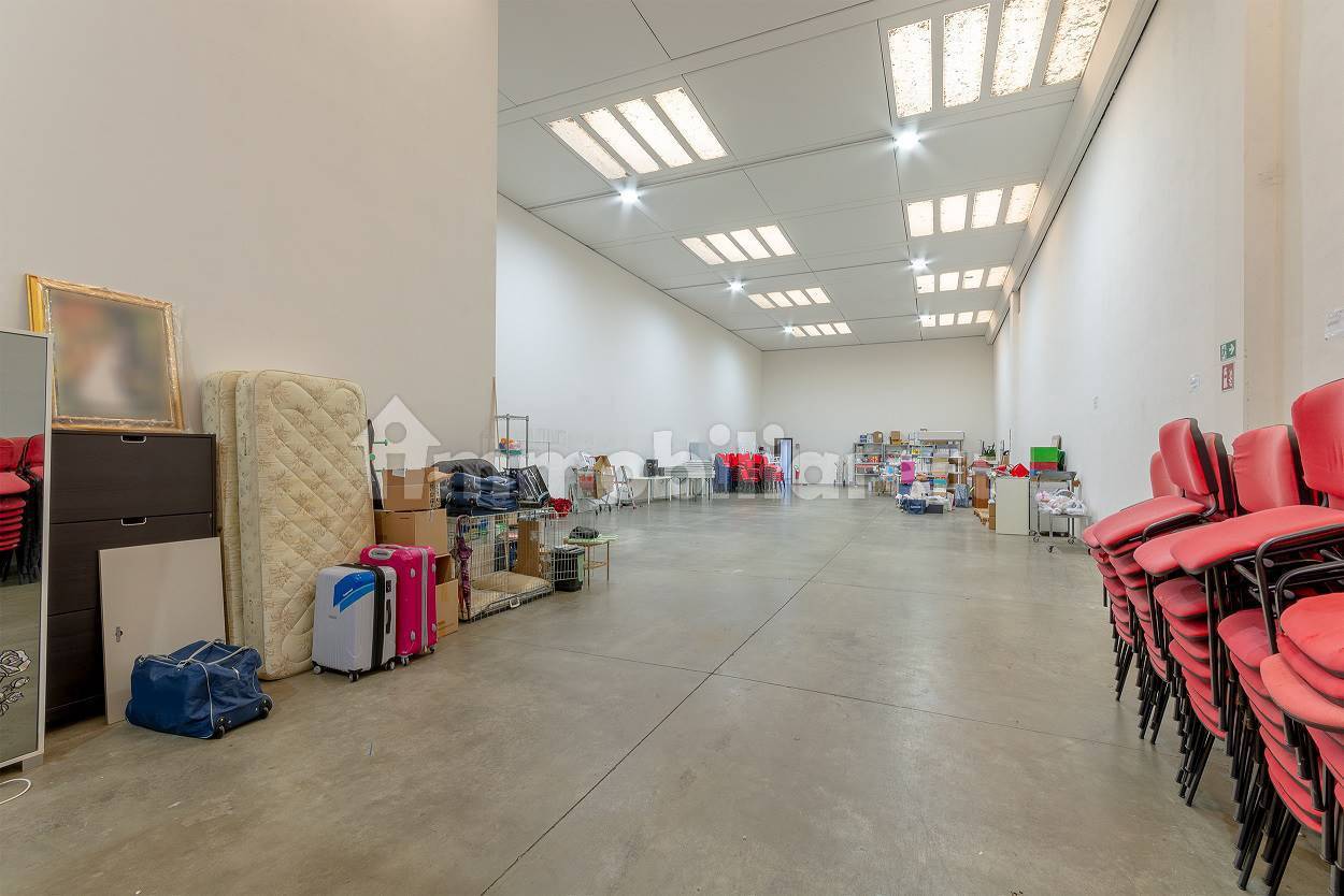 5 rooms Warehouse in Campi Bisenzio, Italy No. 9835