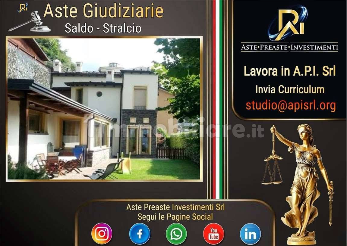 5 bedrooms Villa in Sondrio, Italy No. 291173