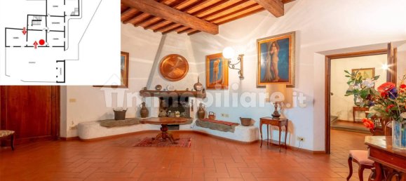 5 bedrooms Villa in Campi Bisenzio, Italy No. 83004 9
