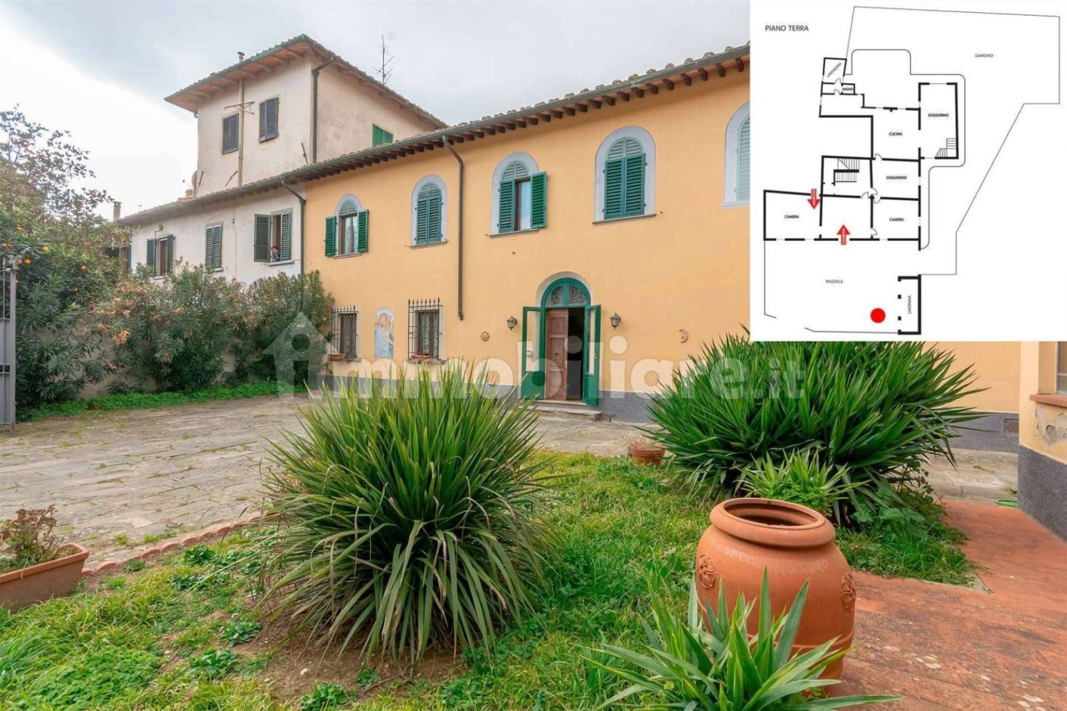 5 bedrooms Villa in Campi Bisenzio, Italy No. 83004