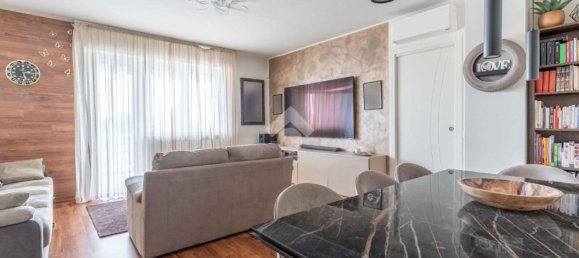 Apartamento de 3 habitaciónes en Trezzano sul Naviglio, Italy No. 287655 2