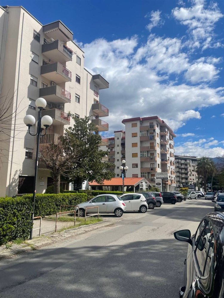 181m² Commercial property in Rende, Italy No. 305917