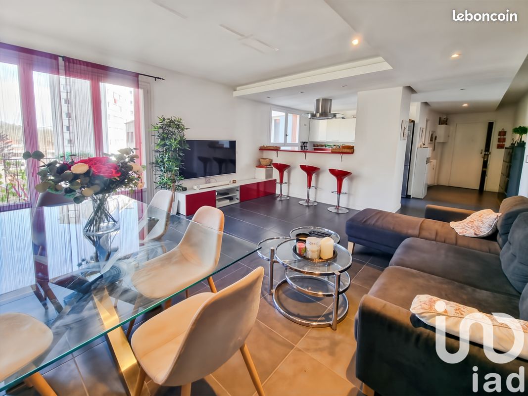 2 bedrooms Apartment in Saint-Maurice, France No. 331329