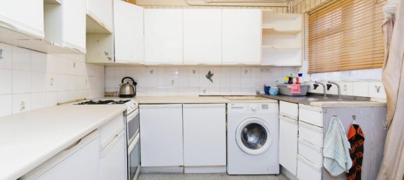 3 bedrooms House in Croydon, United Kingdom No. 8120 2