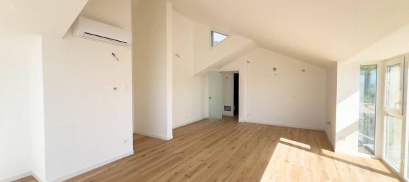 3 bedrooms Penthouse in Trieste, Italy No. 97548 9