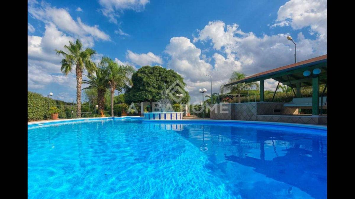 Вилла с 4 спальнями в Бриндизи, Италия № 721