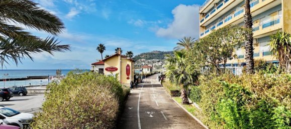 2-salle Appartement à Sanremo, Italy No. 36909 2