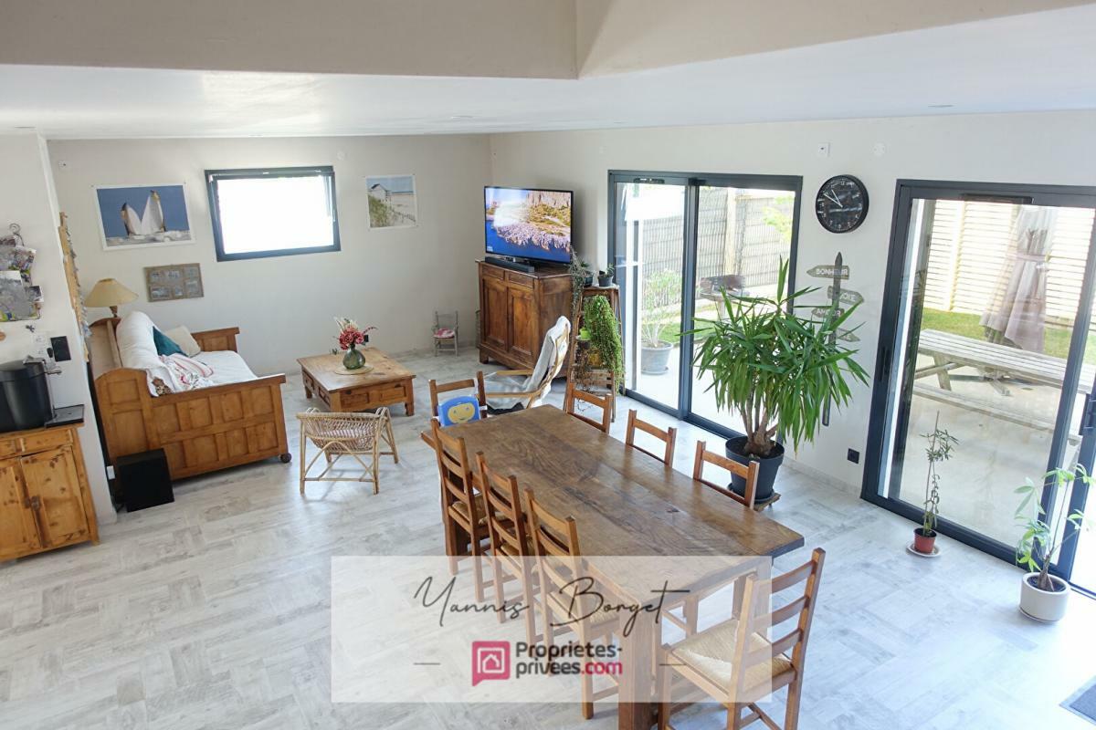 Casa de 4 dormitorios en Chavagnes-en-Paillers, France No. 360533