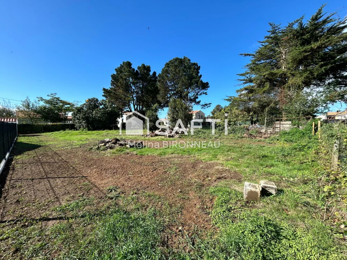 562m² Land in Longeville-sur-Mer, France No. 111549