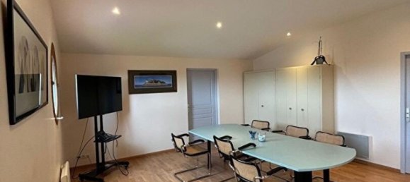 300m² Office in Morlaix, France No. 273906 2