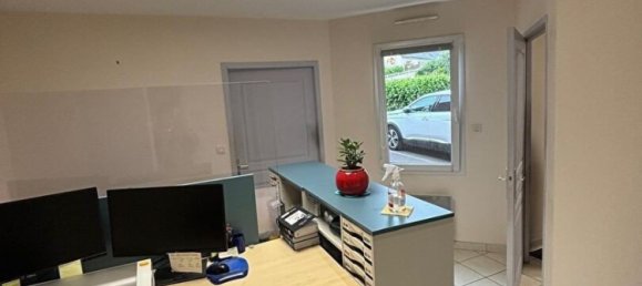 300m² Office in Morlaix, France No. 273906 5
