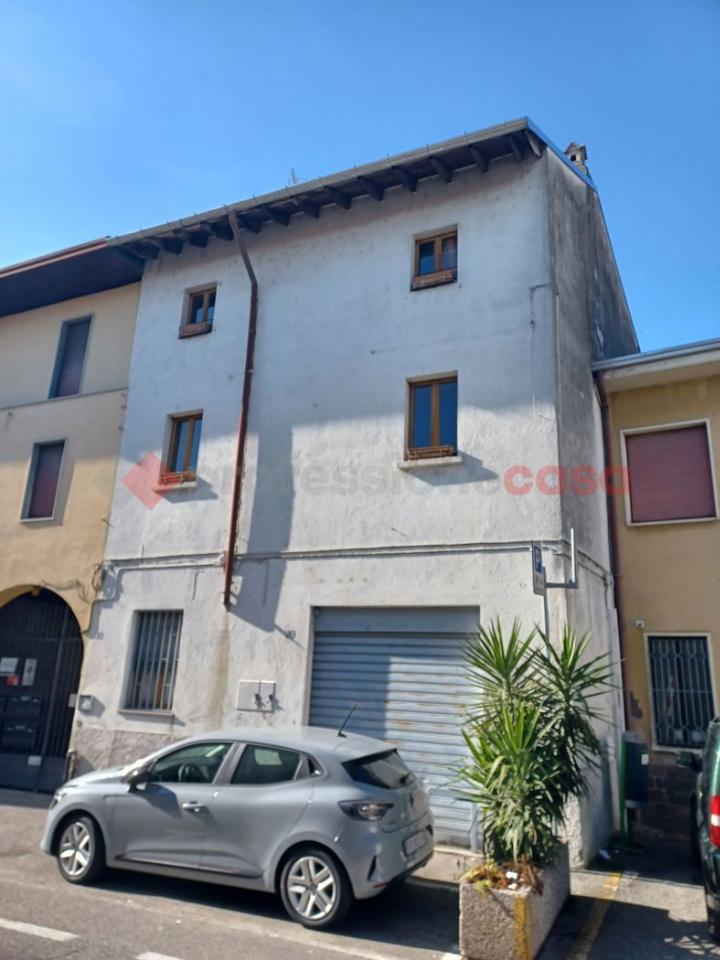 3غرفة شقة في Magnago, Italy رقم 169325