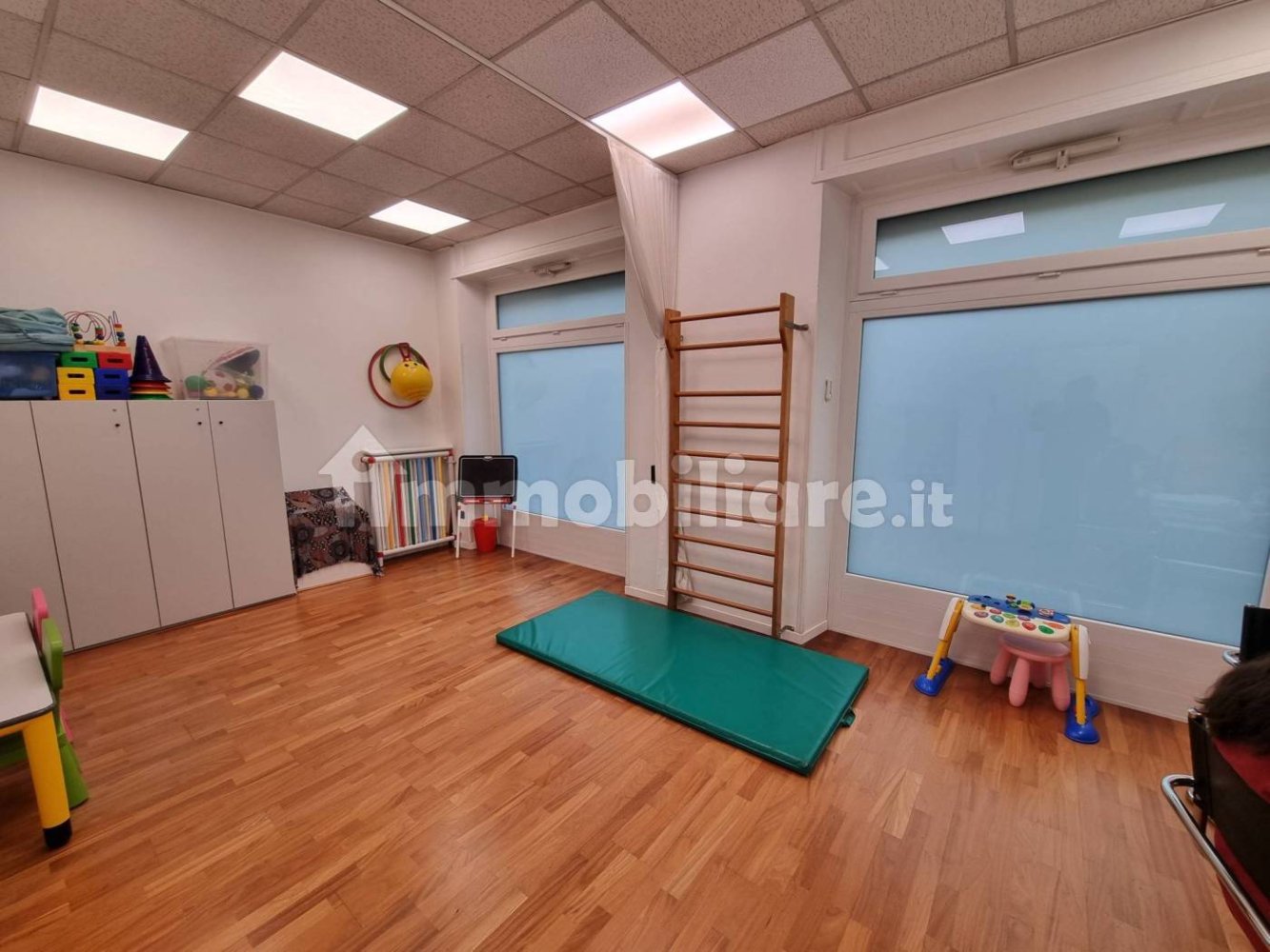 5 rooms Office in Villa Guardia, Italy No. 199364