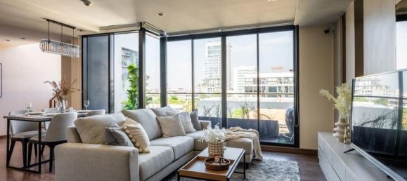 3 Schlafzimmer Doppelhaus in Phra Khanong, Thailand, Nr. 64845 7