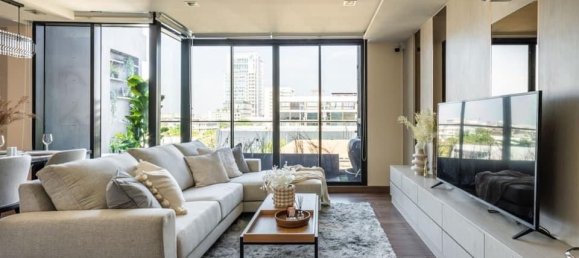 3 Schlafzimmer Doppelhaus in Phra Khanong, Thailand, Nr. 64845 6