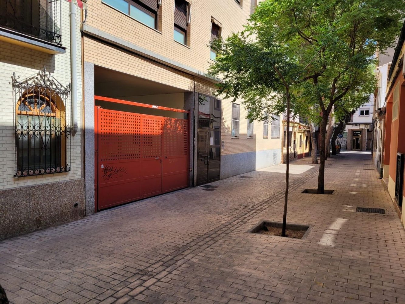  Garage in Zaragoza, Spain No. 65353