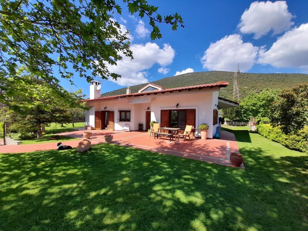 Propiedad comercial de 4 dormitorios en Vasilika, Greece No. 3205