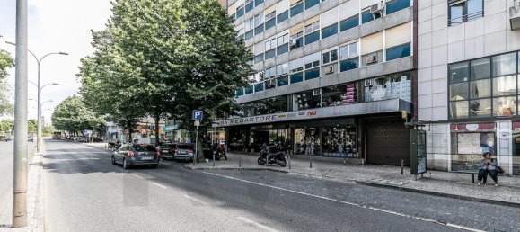 1550m² Commercial property in Lisbon, Portugal No. 111157 20
