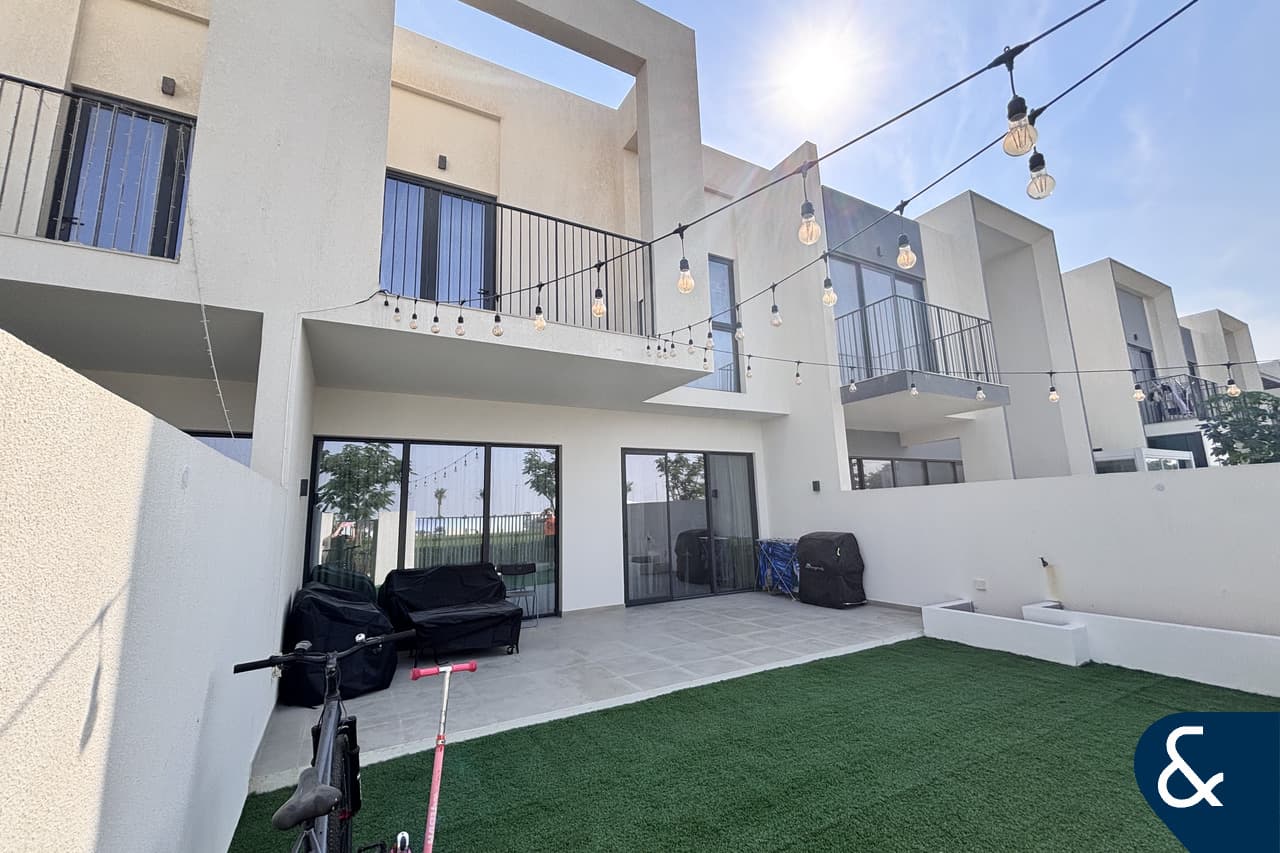 Villa de 3 dormitorios en The Valley, UAE No. 109248