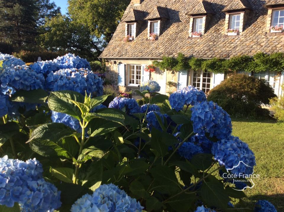 7 bedrooms Castles in Cantal, France No. 302742