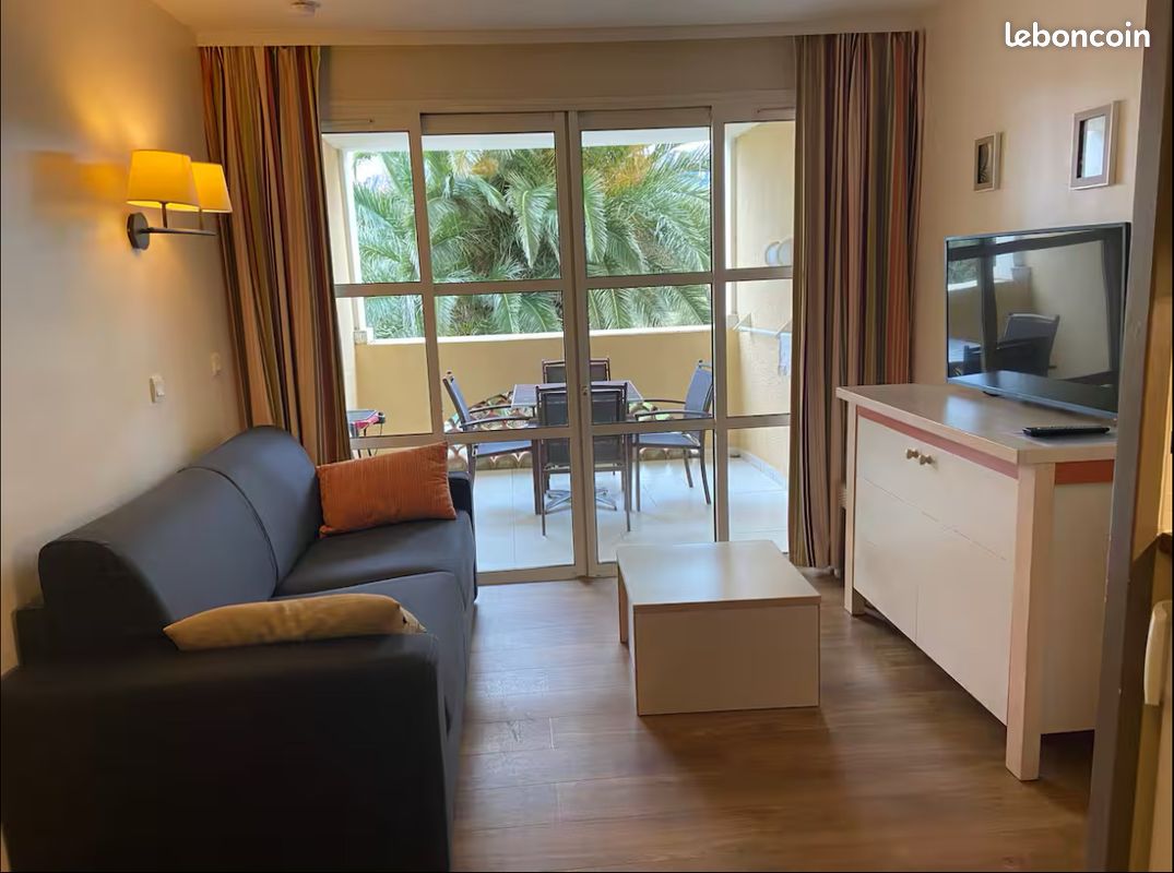 Apartamento de 1 dormitorio en Saint-Raphael, France No. 333523